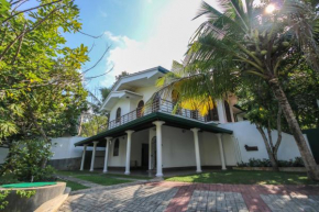 Villa Green White
